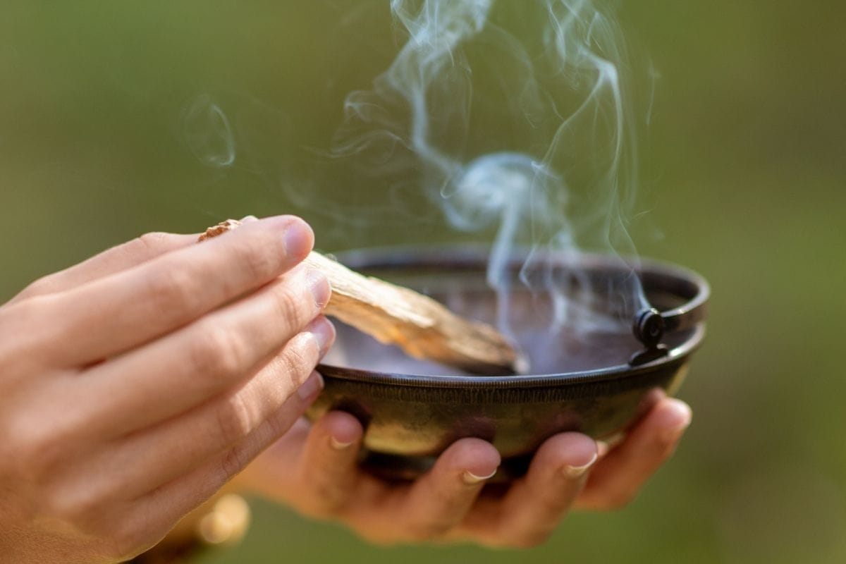 Palo Santo w rytuałach – rola w kształtowaniu nastroju i intencji